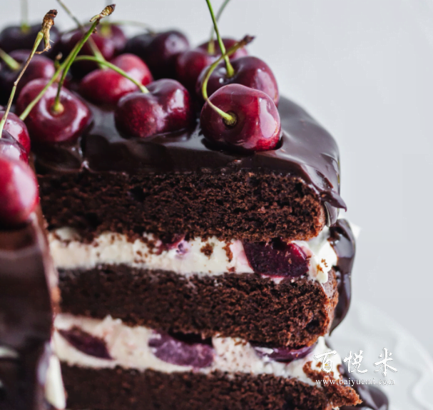 烘焙中常用的酒有哪些?它們有什么區(qū)別?和什么甜點(diǎn)最搭?